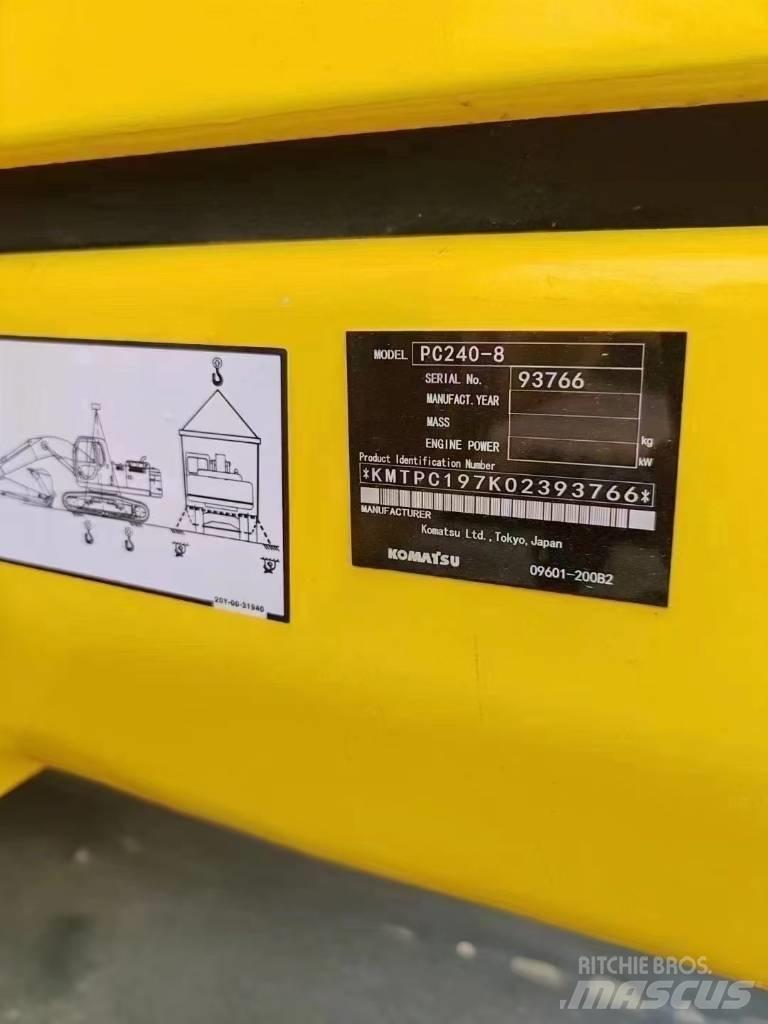Komatsu 240LC-8 Гусеничные экскаваторы