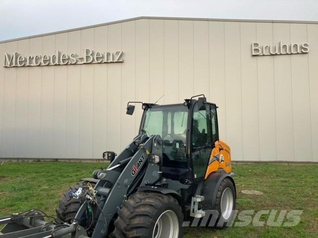 GiANT G5000 Фронтальные погрузчики