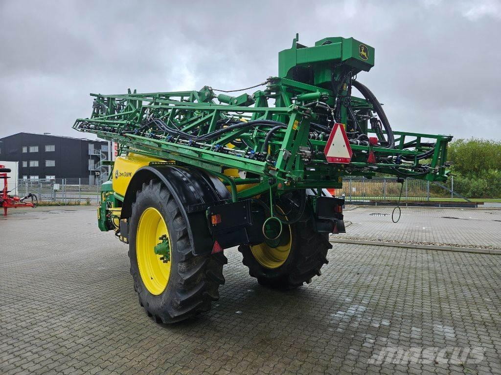 John Deere M692i Прицепные опрыскиватели