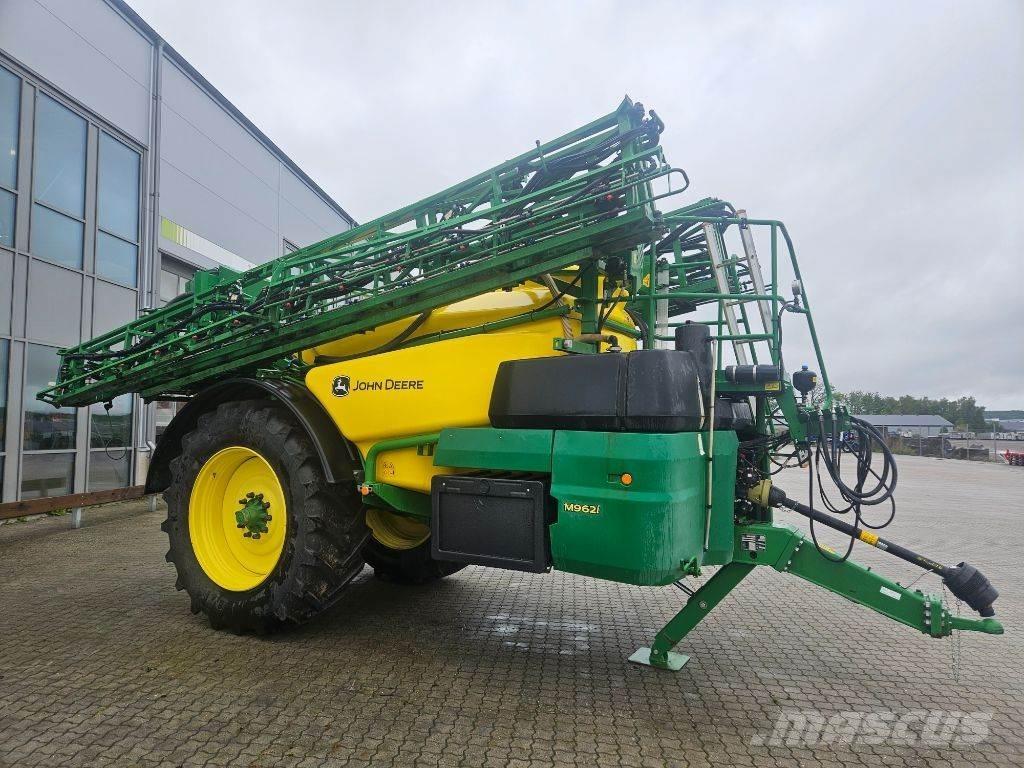 John Deere M692i Прицепные опрыскиватели