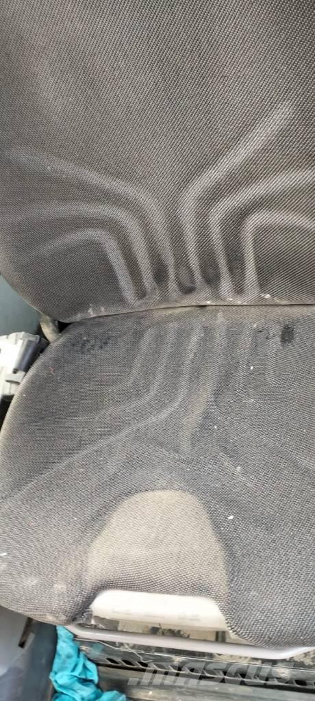 Komatsu PW 200-7 Колёсные экскаваторы