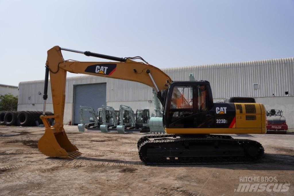 CAT 323D3 Колёсные экскаваторы