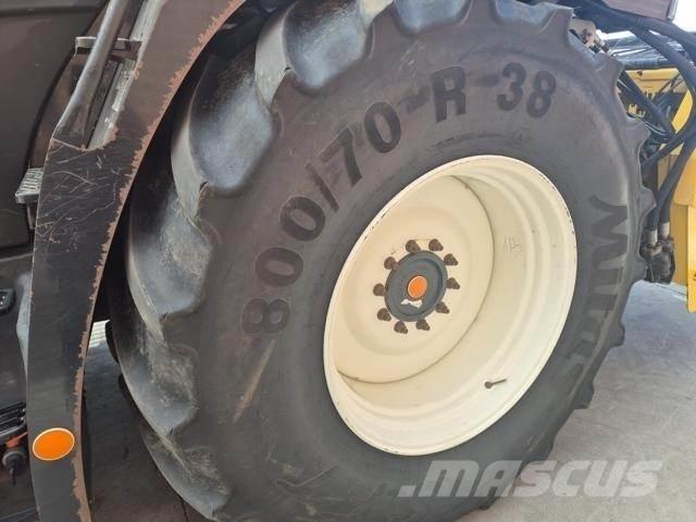 New Holland FR700 Самоходные кормоуборочные комбайны