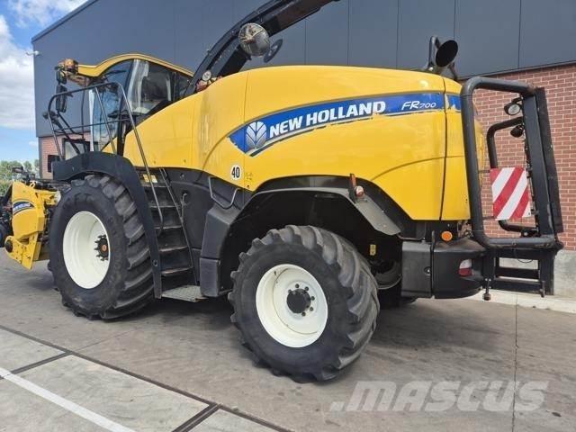 New Holland FR700 Самоходные кормоуборочные комбайны