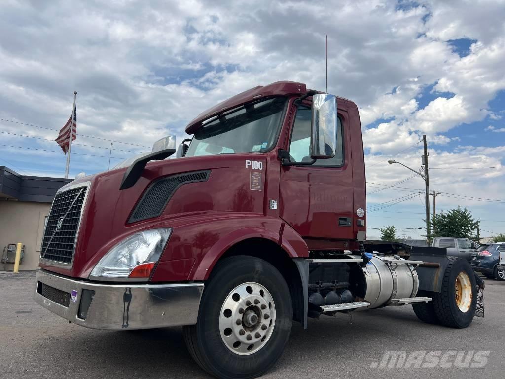 Volvo VNL 42 T300 Седельные тягачи
