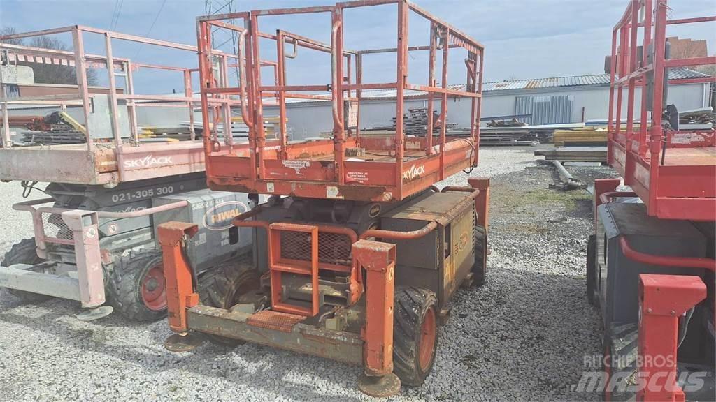SkyJack SJ6832RTE Ножничные подъемники
