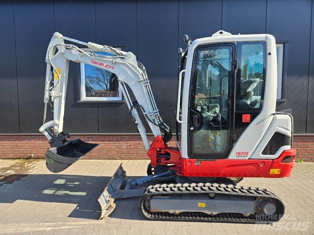 Takeuchi TB 225 Мини-экскаваторы