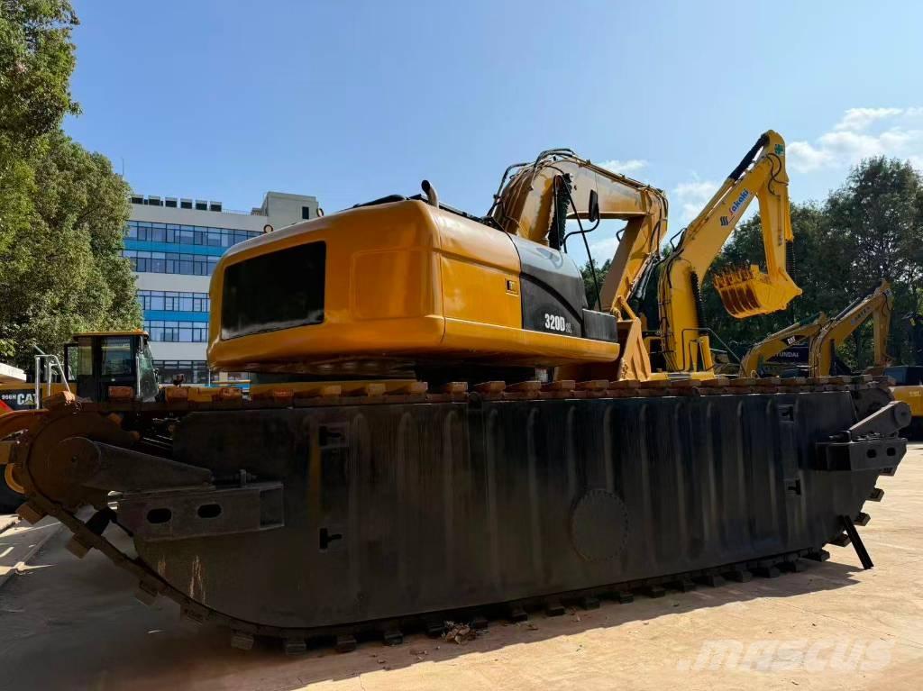CAT 320 D Экскаваторы-амфибии