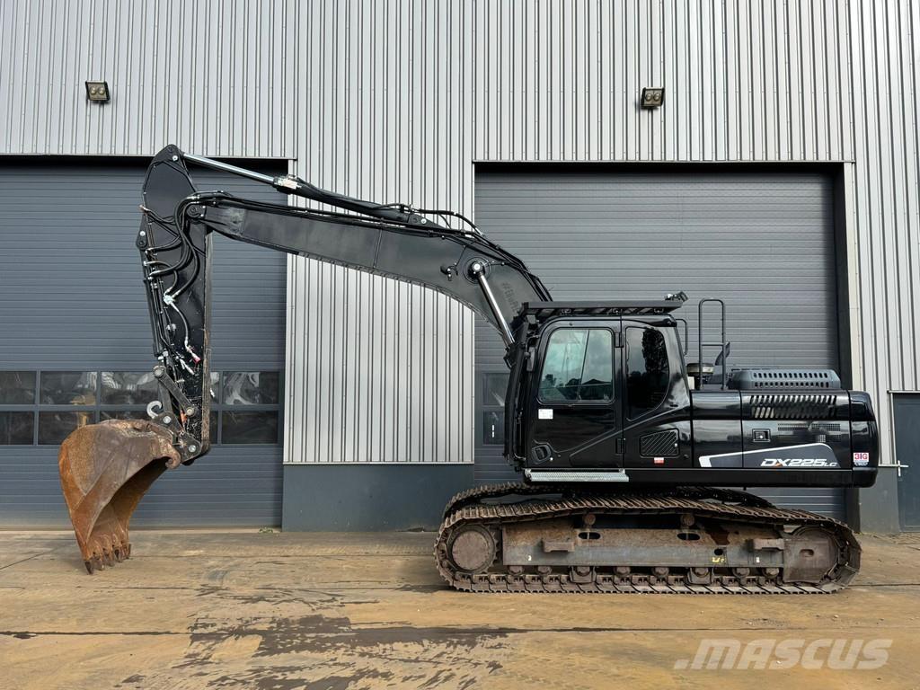 Doosan DX225LC-5 Гусеничные экскаваторы