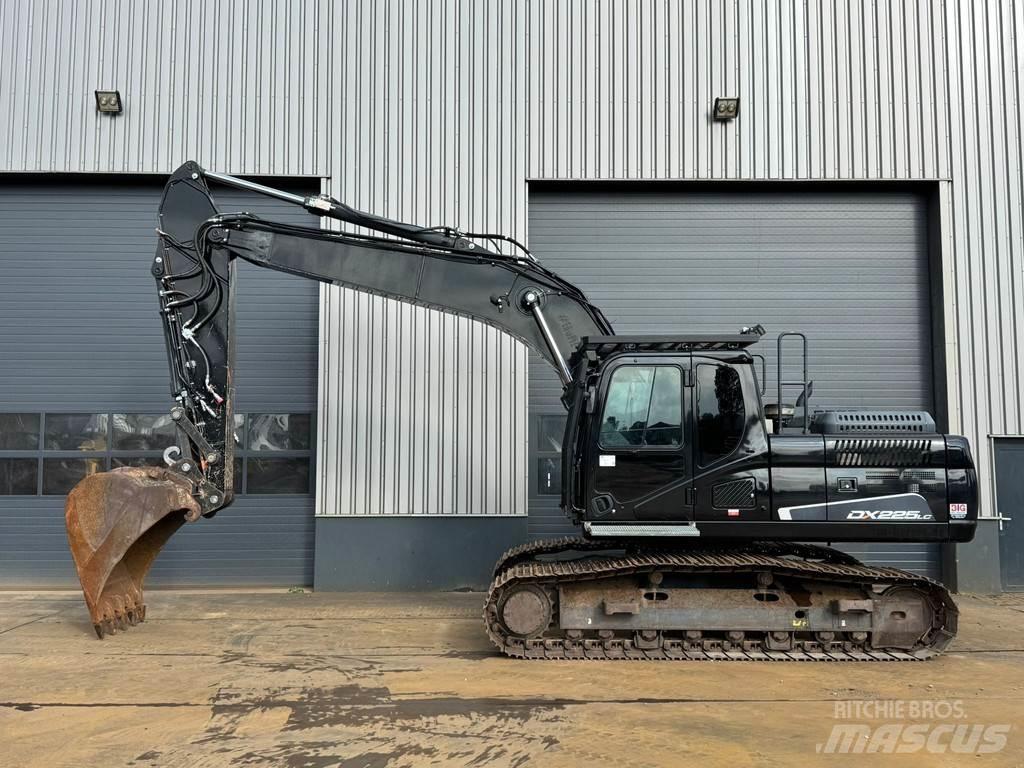 Doosan DX225LC-5 Гусеничные экскаваторы