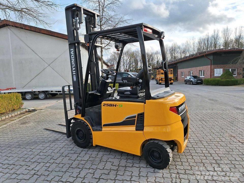 Hyundai 25 BH-9 Строительная техника - Другие