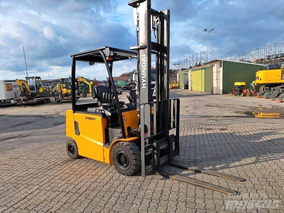 Hyundai 25 BH-9 Строительная техника - Другие