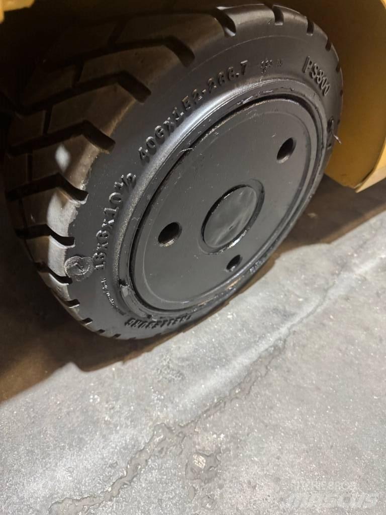 CAT EC30N2 Электропогрузчики