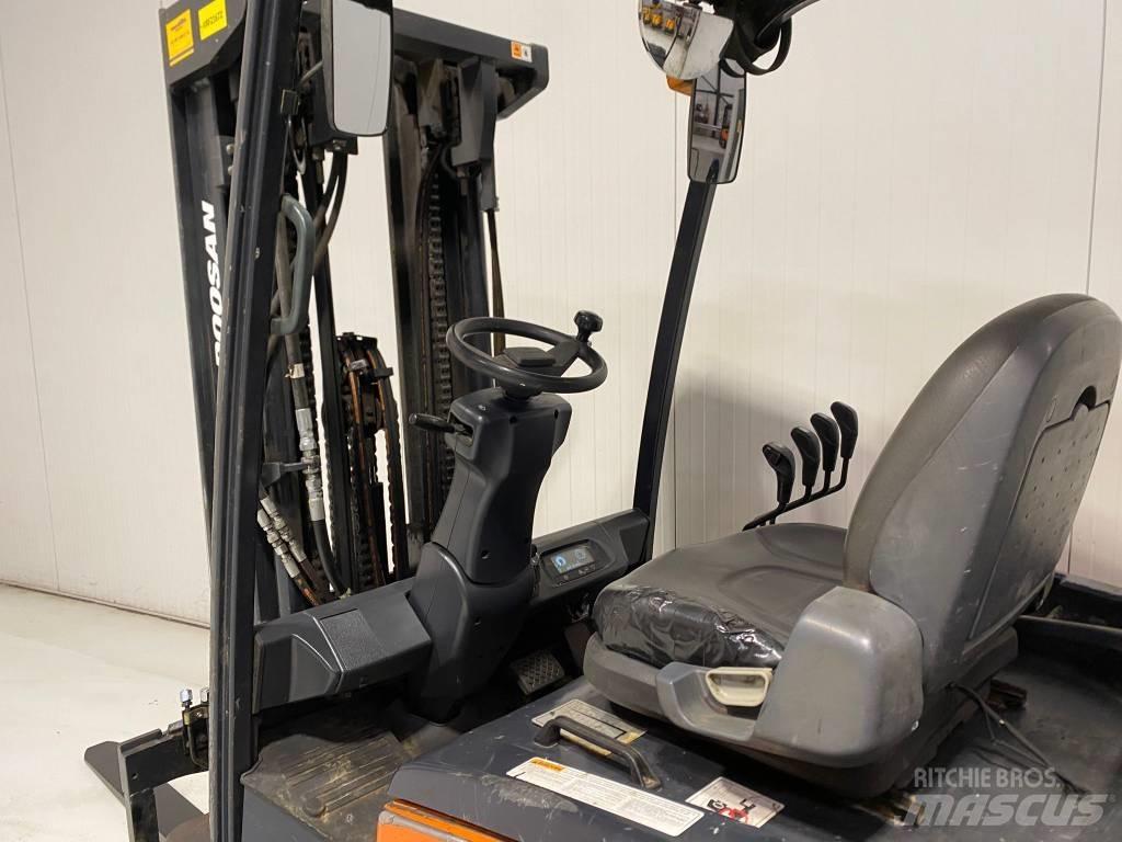 Doosan B35X-7 Электропогрузчики