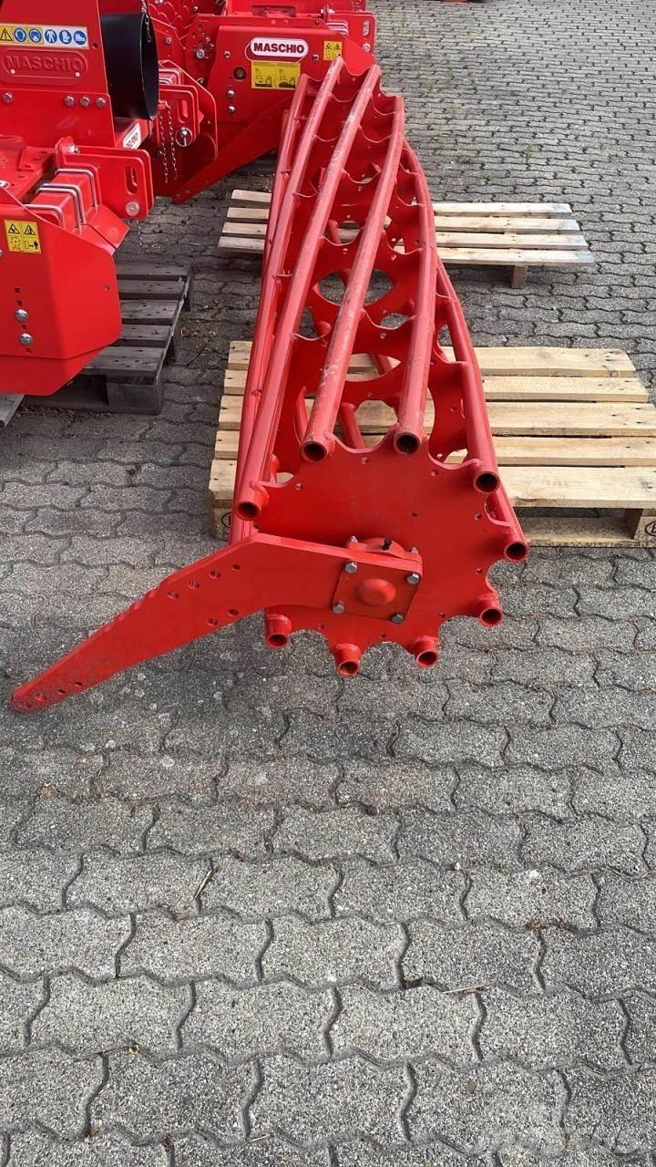 Kuhn Maxirohrwalze Прицепные виброкатки
