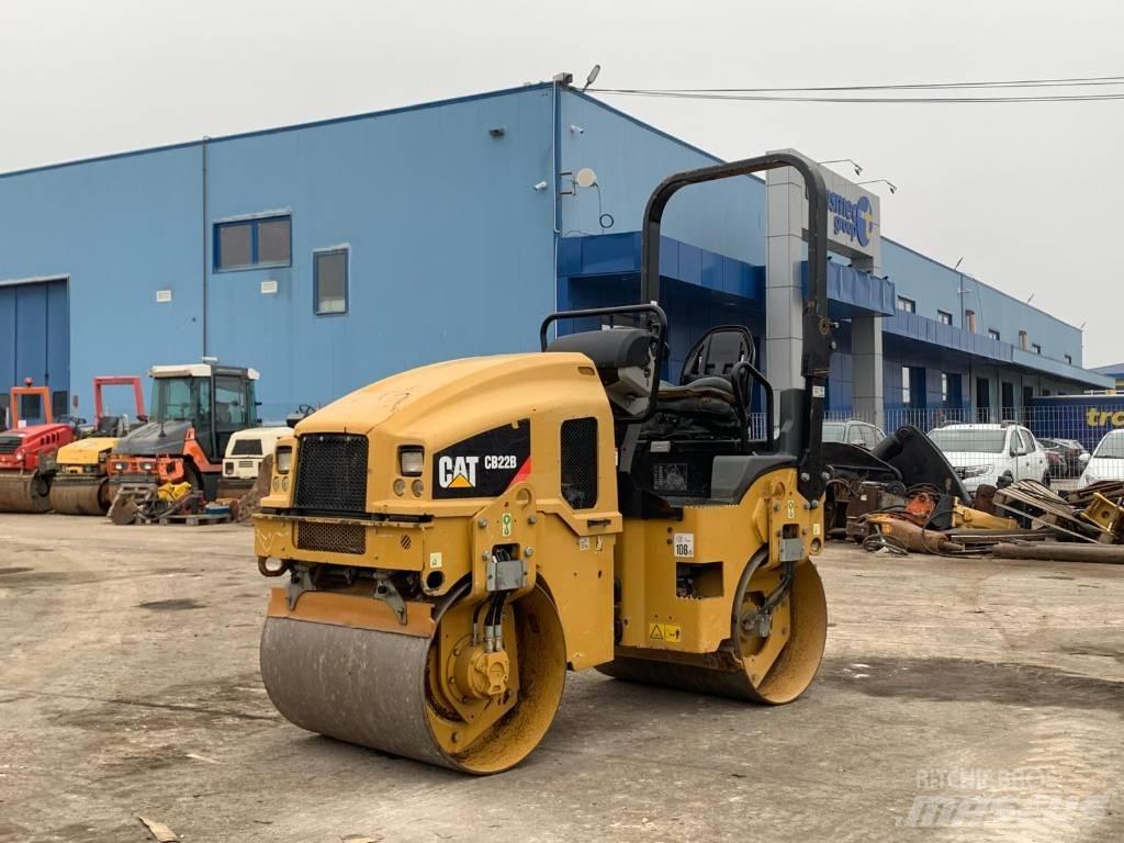 CAT CB 22B Катки тротуарные