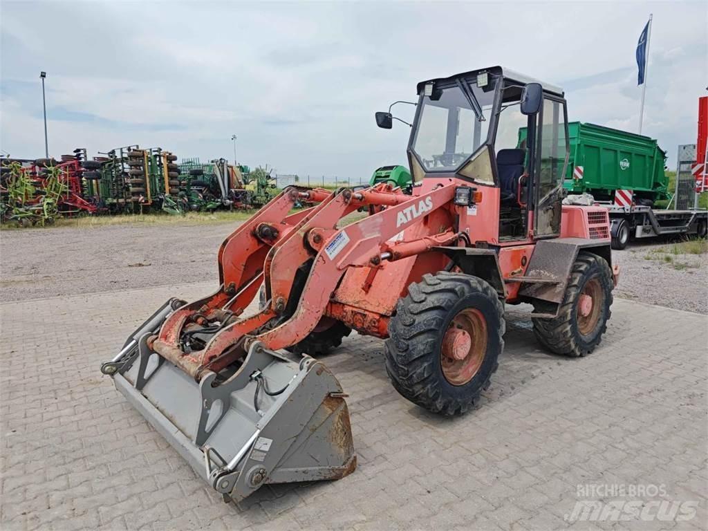 Atlas 72E Фронтальные погрузчики