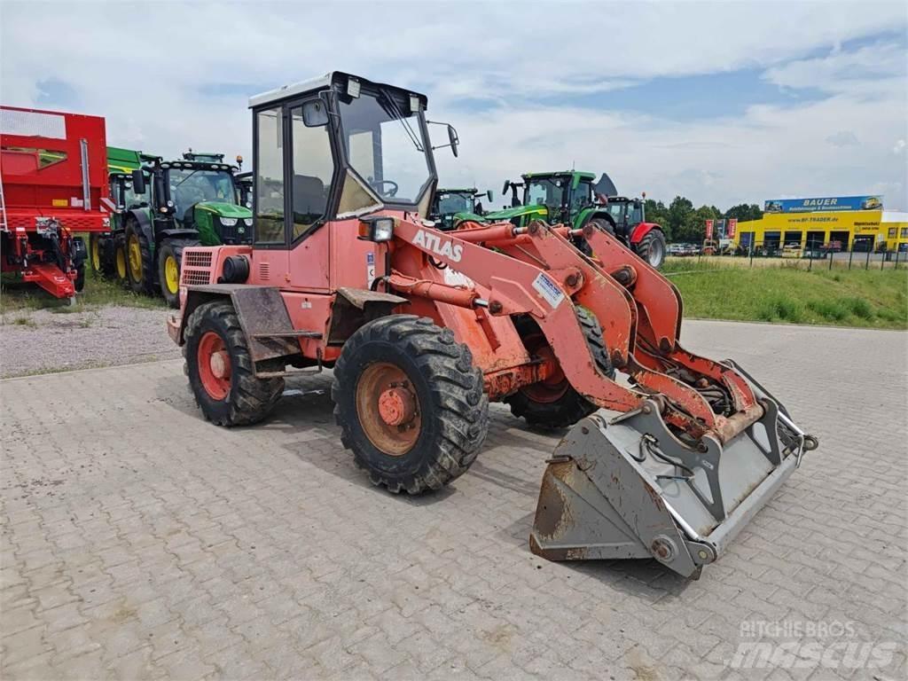 Atlas 72E Фронтальные погрузчики