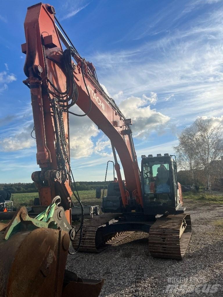 Hitachi ZX 210 Гусеничные экскаваторы