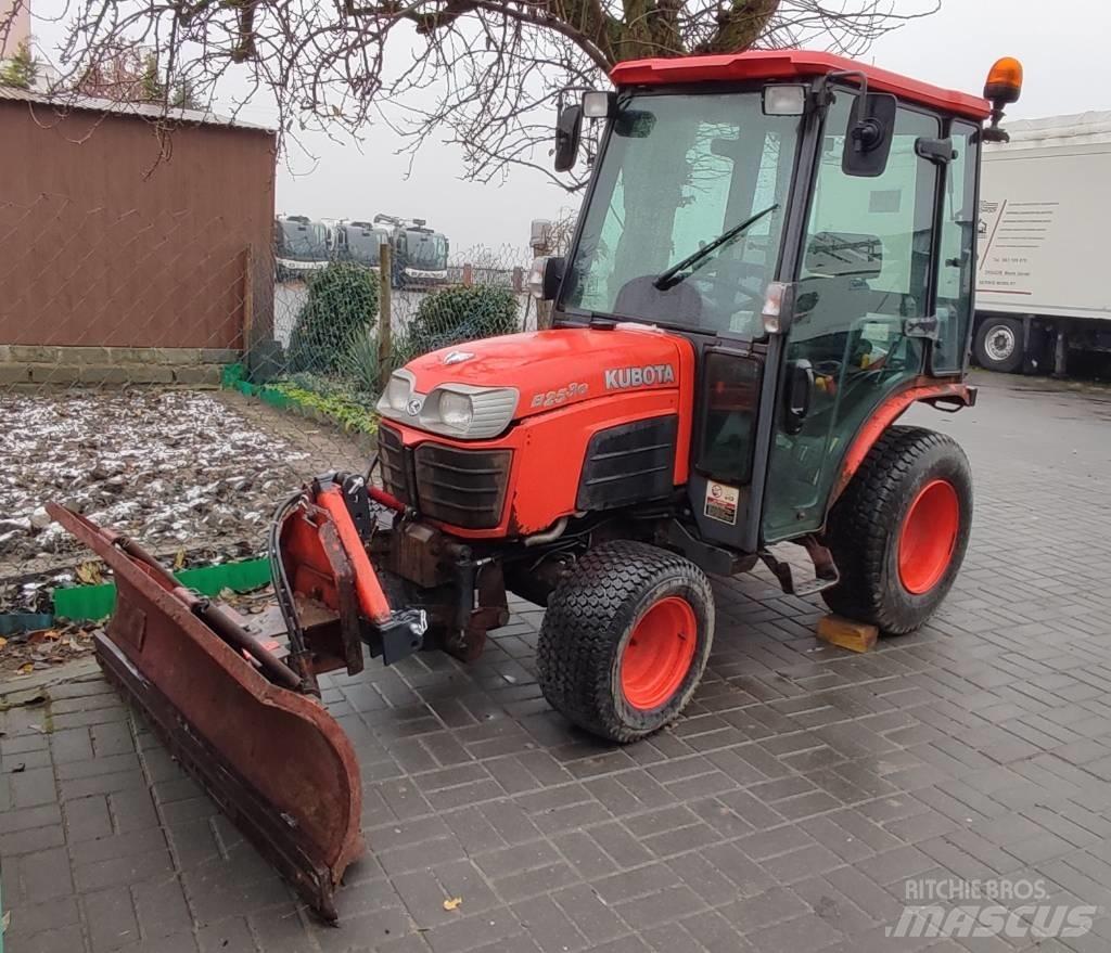 Kubota B2530 Коммунальные тракторы