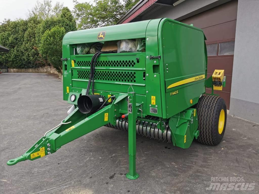 John Deere F440E Рулонные пресс-подборщики