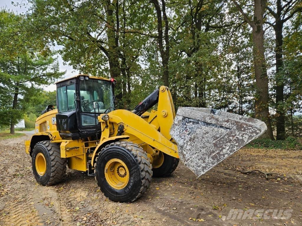 CAT 930 M Фронтальные погрузчики