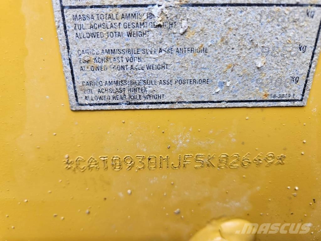 CAT 930 M Фронтальные погрузчики
