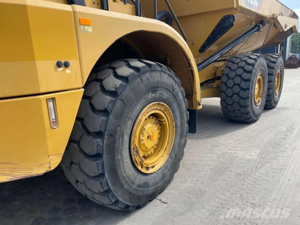 CAT 735C Шарнирно-сочленённые самосвалы