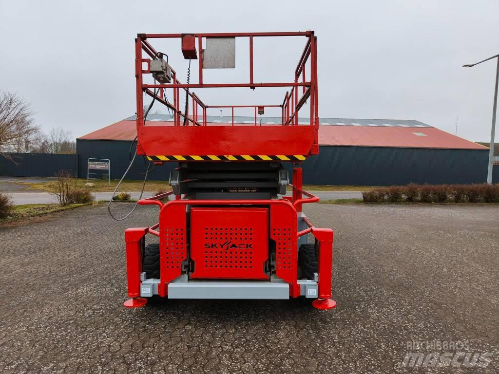 SkyJack SJ 9250 RT Ножничные подъемники