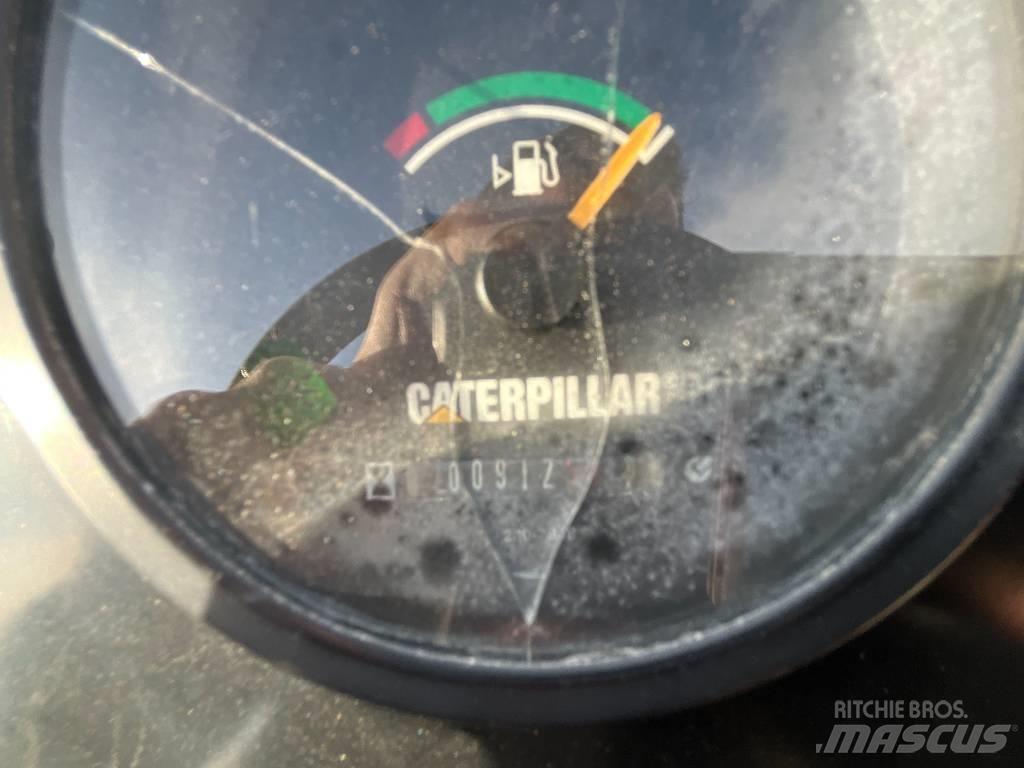 CAT CB 224E Катки тротуарные