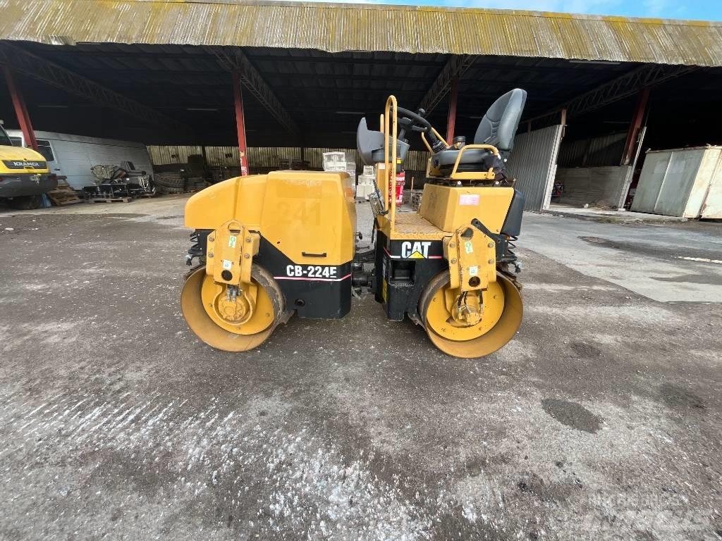 CAT CB 224E Катки тротуарные