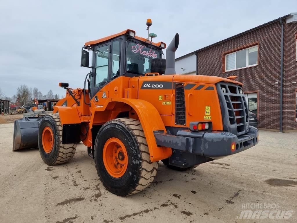 Doosan DL 200-3 Фронтальные погрузчики