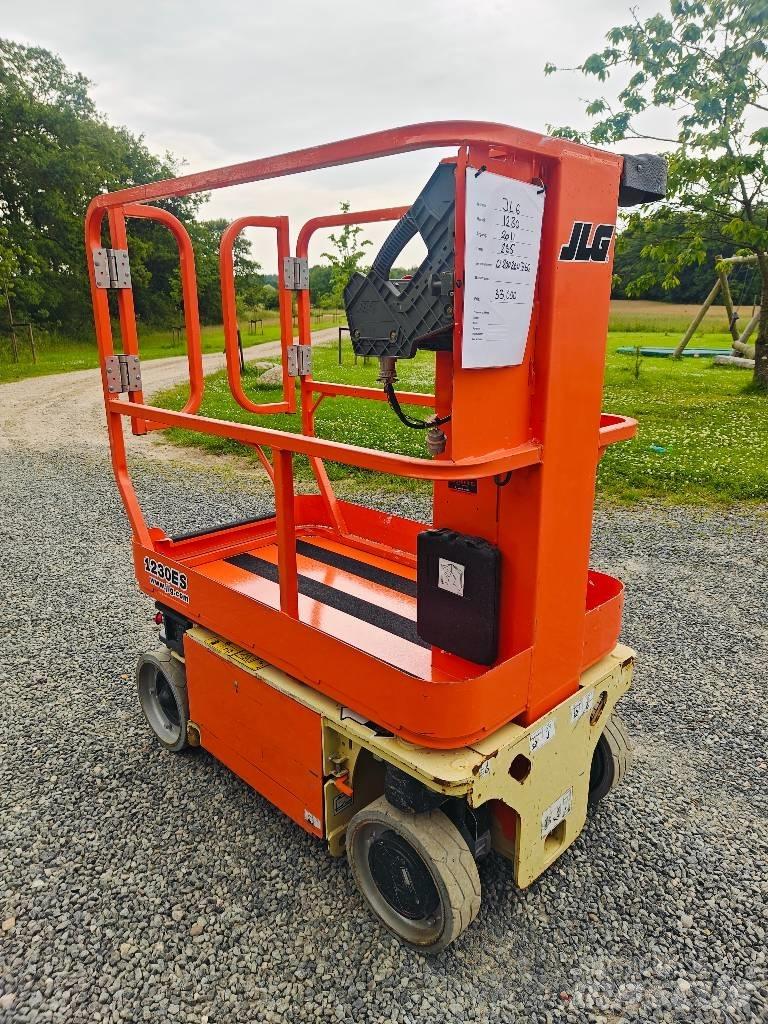 JLG 1230 ES Вертикальные мачтовые подъемники
