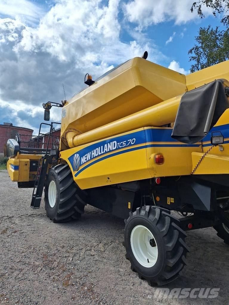 New Holland TC 5.70 Зерноуборочные комбайны