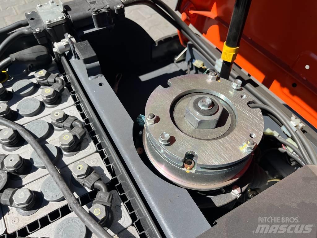 Toyota 4 CB TY 2 Складские электротягачи