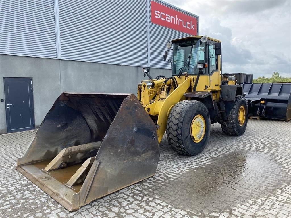 Komatsu WA270-3 Фронтальные погрузчики