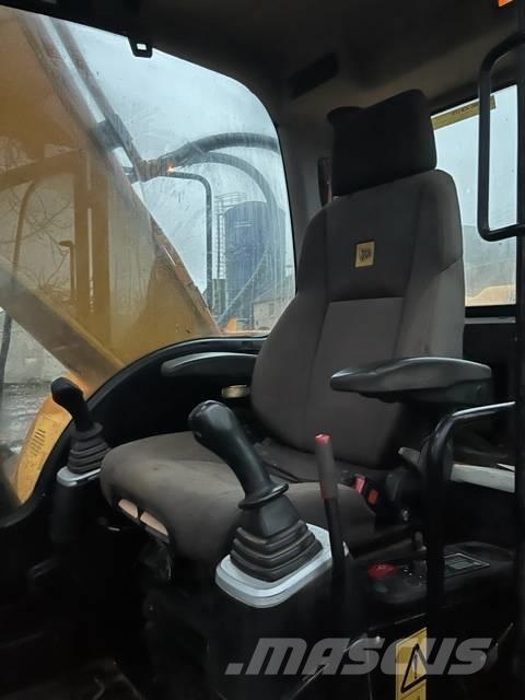 JCB JS 220 LC Гусеничные экскаваторы