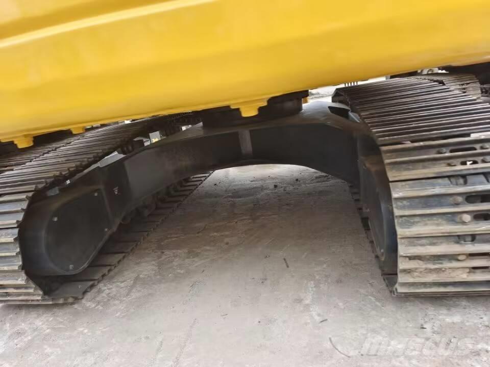 Komatsu PC 200 Гусеничные экскаваторы