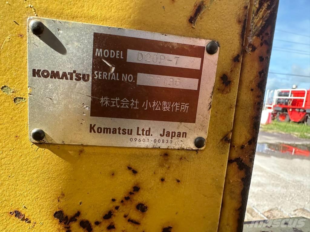 Komatsu D 20P-7 Гусеничные бульдозеры