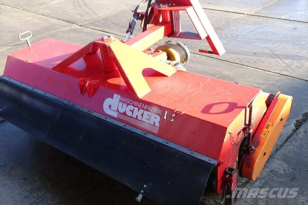 Dücker Veegmachine Уборочные машины