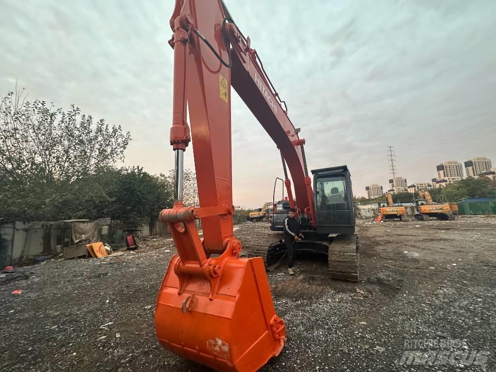 Hitachi ZX 200 Гусеничные экскаваторы