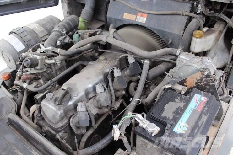 Nissan DX25LPG Газовые погрузчики