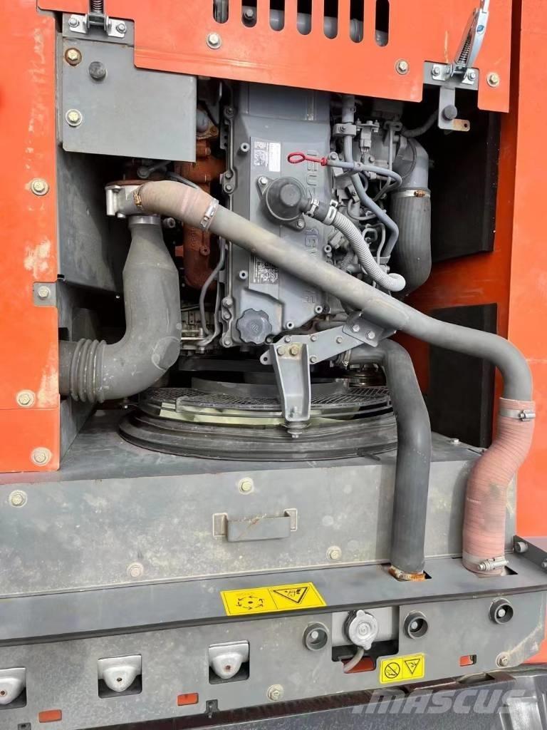 Hitachi ZX 240-3 Гусеничные экскаваторы