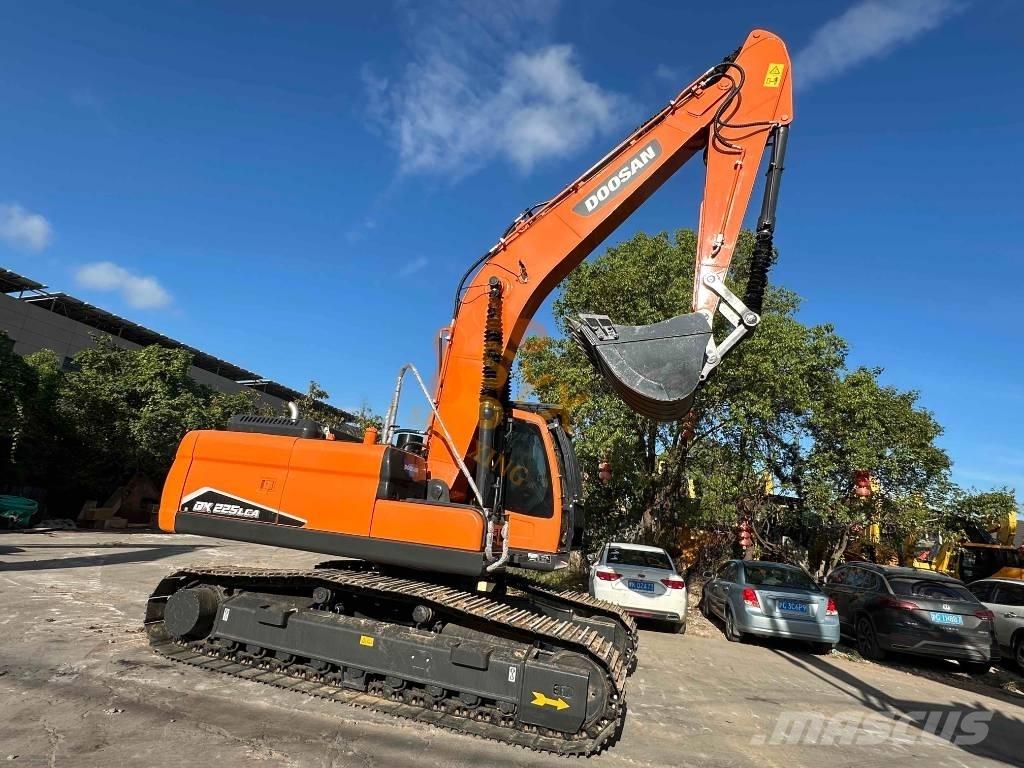 Doosan DX 225 LCA Гусеничные экскаваторы