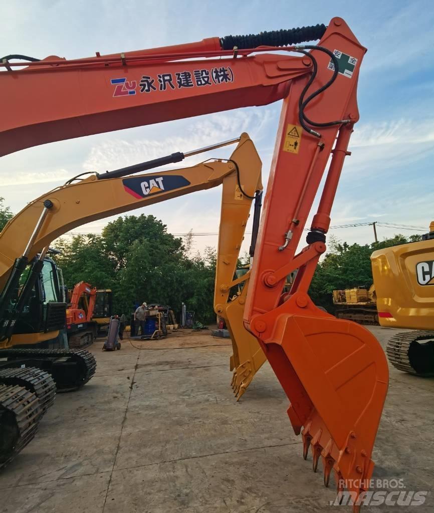 Hitachi ZX 200 Гусеничные экскаваторы