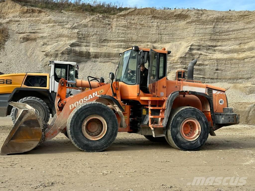 Doosan DL 300 Фронтальные погрузчики