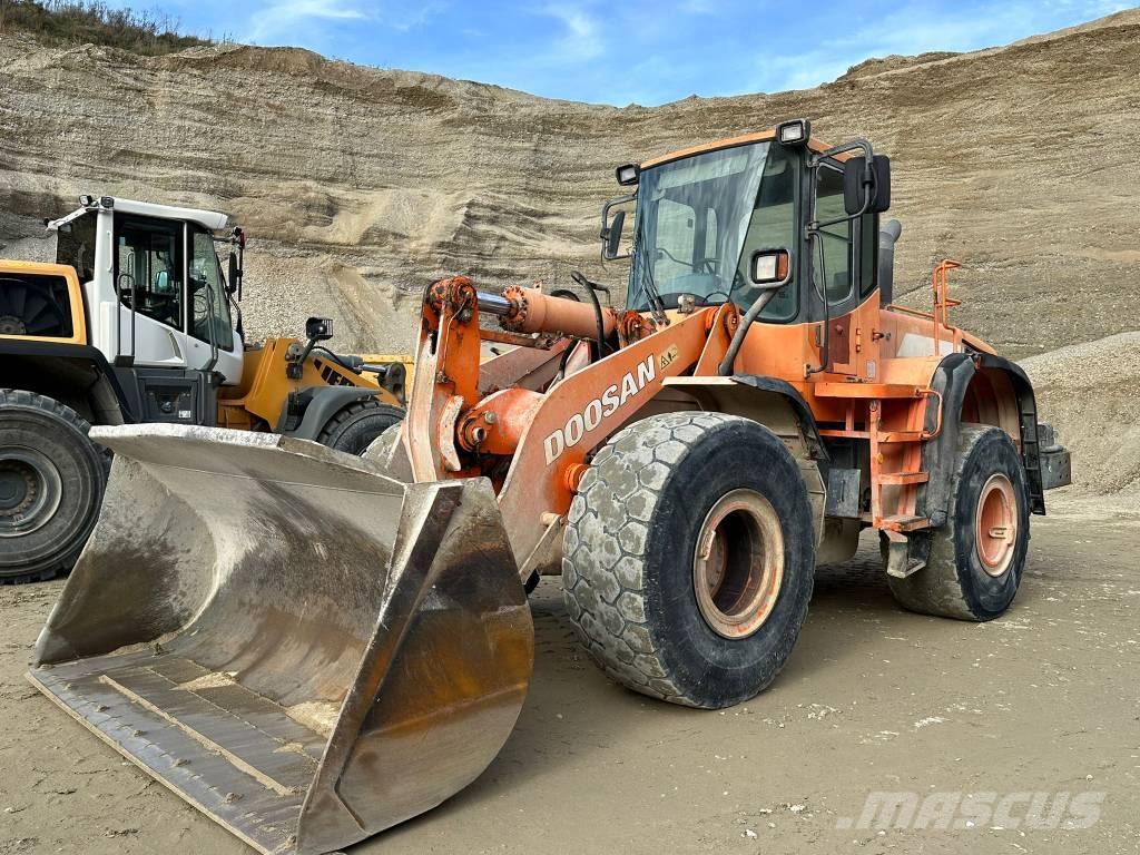 Doosan DL 300 Фронтальные погрузчики