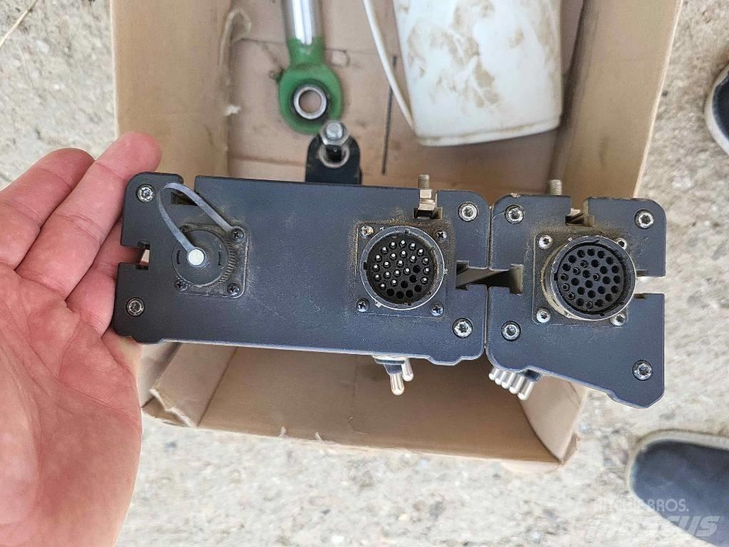 John Deere 732 Прицепные опрыскиватели