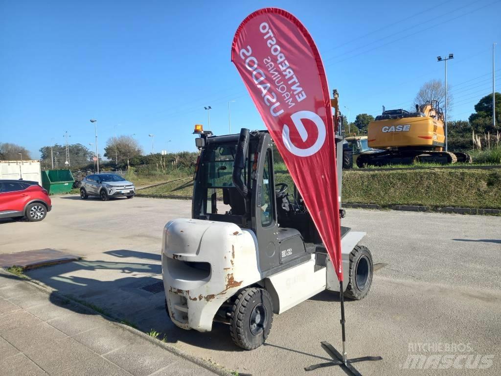 UniCarriers D32 Дизельные погрузчики
