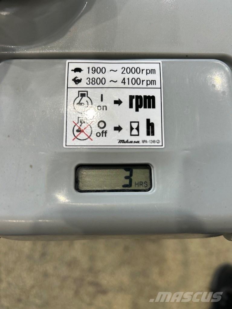 Mikasa MTX 50 Трамбовщики